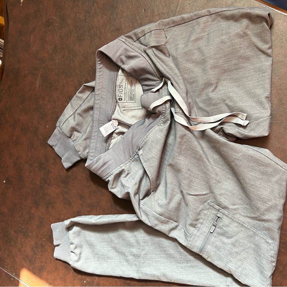 Set of two! Womens Figs Scrubs Bottoms jogger size M T set of 2!!!!